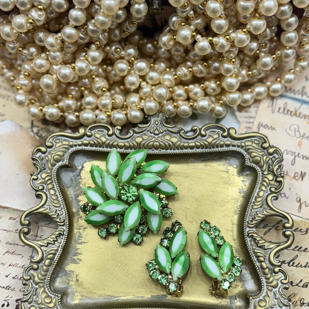 Juliana by Delizza & Elster Elegant Green and Gold Jewelry Brooch Set